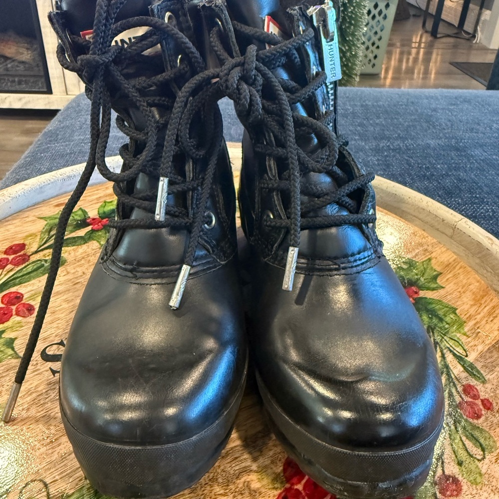 Hunter Rubber / Leather Upper
Unisex Boots Women6 Men’s 5